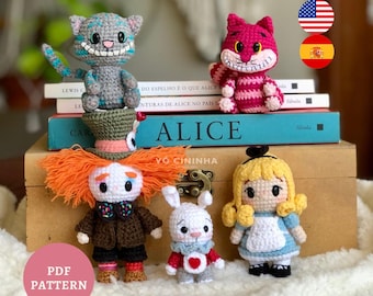 E-book Wzór na szydełko Amigurumi w formacie PDF Combo Alicja w Krainie Czarów: Alicja, Kapelusznik, Królik i Koty z Cheshire (po angielsku i hiszpańsku)