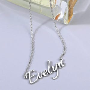 Collar con nombre personalizado: regalo de joyería personalizado para ella, colgante con placa de identificación en oro, plata u oro rosa, estilo elegante y delicado.