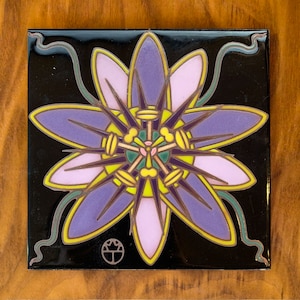 Azulejo exclusivo de Wil Taylor con diseño de flor de la pasión, esmaltado a mano, de 15 x 15 cm