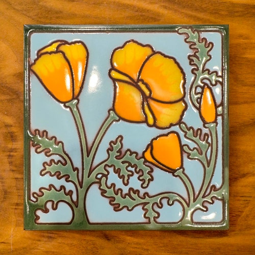 Dessous de plat en céramique émaillée à la main, coquelicots de Californie, 6 po x 6 po.
