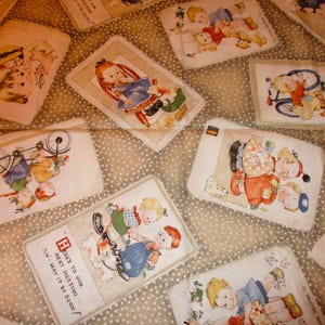 Tissu Mabel Lucie Attwell, enfants sur cartes postales par The Woodrow Studio, épuisé, rare 100 % coton. 2001. Vendu par 1/4 de mètre