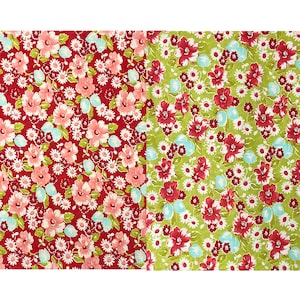 Peut inclure: Deux échantillons de tissu à motifs floraux. L'un est rouge avec des fleurs roses et blanches et des accents bleu clair. L'autre est vert avec des fleurs rouges et blanches et des accents bleu clair. Les tissus sont probablement en coton ou similaire.
