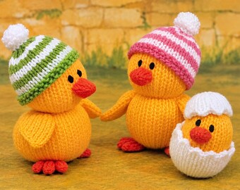 Vintage Knitted Duck Family Pattern PDF | Easter Ducklings with Bobble Hats and Hatching Baby Chick | Retro Toy Knitting