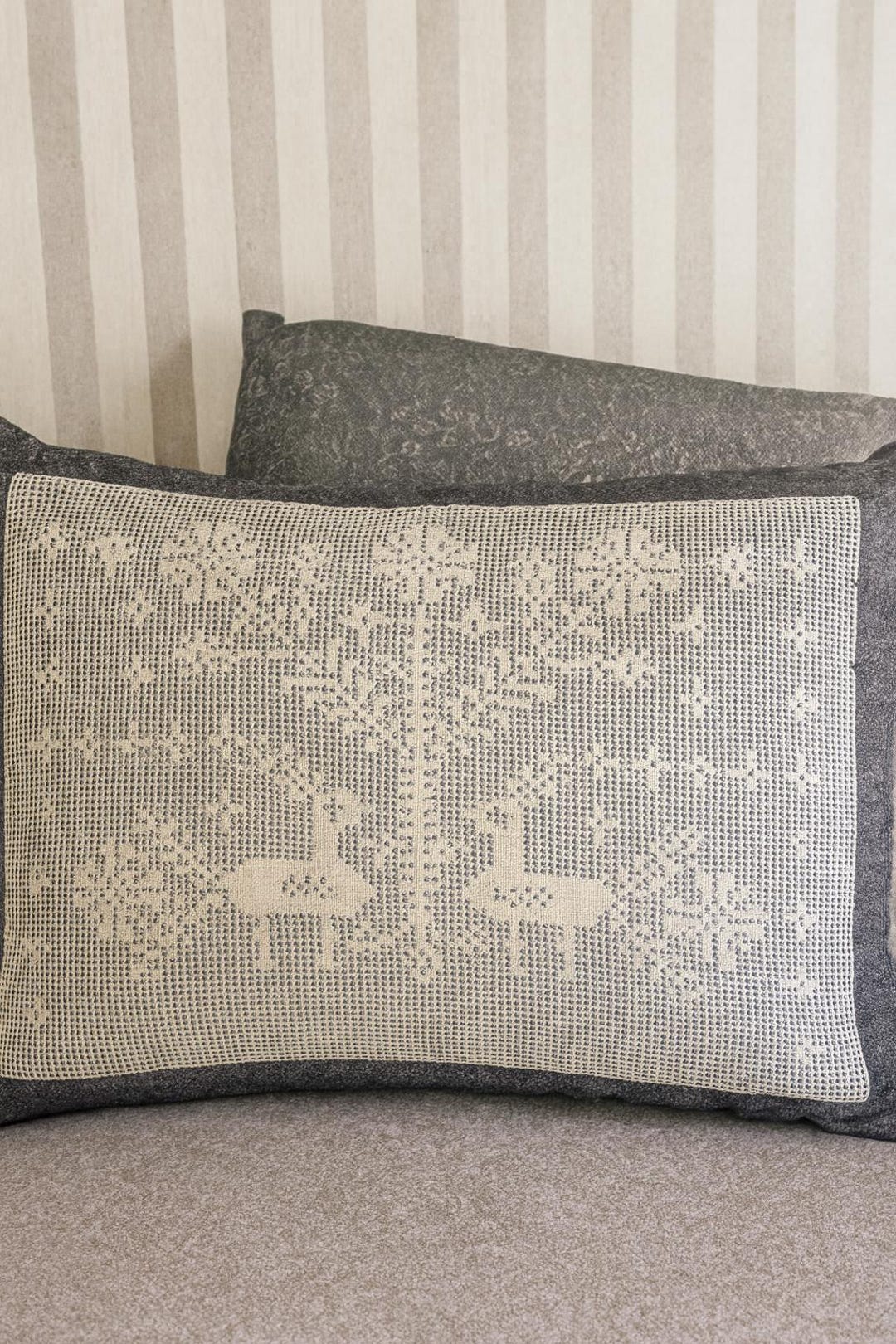 Vintage Filet Crochet Cushion Cover Pattern Digital PDF Reindeer & Tree ...