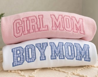 Sudadera personalizada Coquette Boy Mama Girl Mama, aplique bordado de cuadros rosas para mamá, nombres en la manga, regalo para el Día de la Madre.