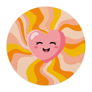 Puede incluir: Un corazón rosa con una cara sonriente está rodeado de líneas onduladas naranja y melocotón, creando un diseño de sol retro.