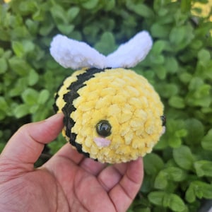 Crochet Bee – Cute Amigurumi Stuffed Plush Animal | Adorable Bee Toy | Pocket Hug | Handmade Gift