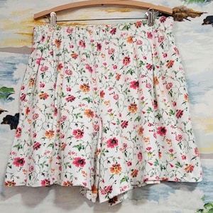 1990s, 32-42 Elastic Waist Rise 13.5 Inseam 5.5 Walking/Lounge Shorts Wide Leg/Pocket Floral Fabric Comfortable Everyday Womens Wear Clothes