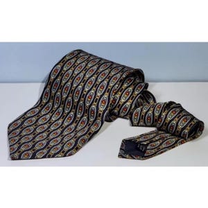 1990s, 59.5 x 3.5 Necktie Abstract Navy Blue Chain Link Design Lorenzo Selini Designer 100% Polyester Classic Style Office Business Neckwear
