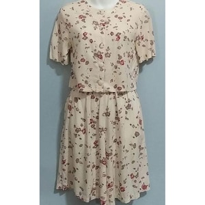 1990s 2 Pc Bust 32" Petite Crop Top Skort Set, Elastic Waist 29"  Flowers & Cream Colors Short Sleeve Button Up Crew Neckline Spring Summer