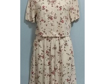 1990s 2 Pc Bust 32&quot; Petite Crop Top Skort Set, Elastic Waist 29&quot;  Flowers & Cream Colors Short Sleeve Button Up Crew Neckline Spring Summer