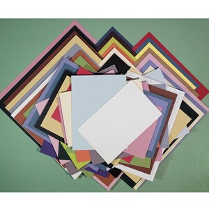 Surtido de 50 tableros para enmarcar, de varios tamaños, de colores sólidos, precortados, para manualidades, para artistas, para enmarcar fotografías, para decorar obras de arte