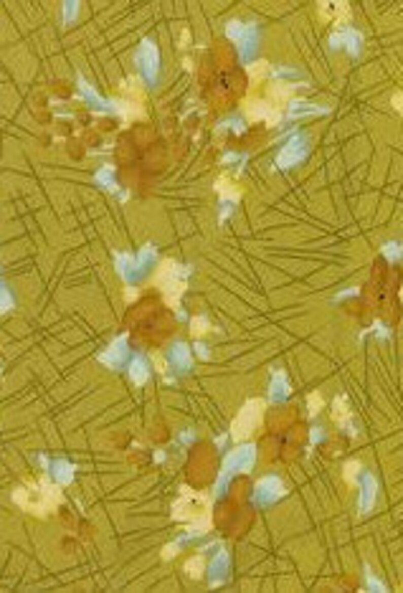 以下が含まれることがあります： 茶色と青色の花柄の緑色の生地。花はランダムに配置され、細い茶色の線で囲まれています。