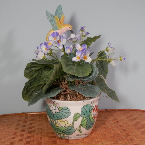 Silk African Violets Variegated White & Lilac Flower Arrangement Ceramic Pot Resin Hummingbird Decorative Table Office Desk Centerpiece Gift