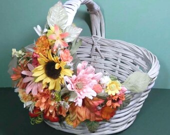 15&quot; Dia., 12T, 13.5W, 7&quot;Deep Natural, White Wicker Flower Decorated Handled Basket, Easter Spring Summer Fall Occasion Decor Catch-all Gift
