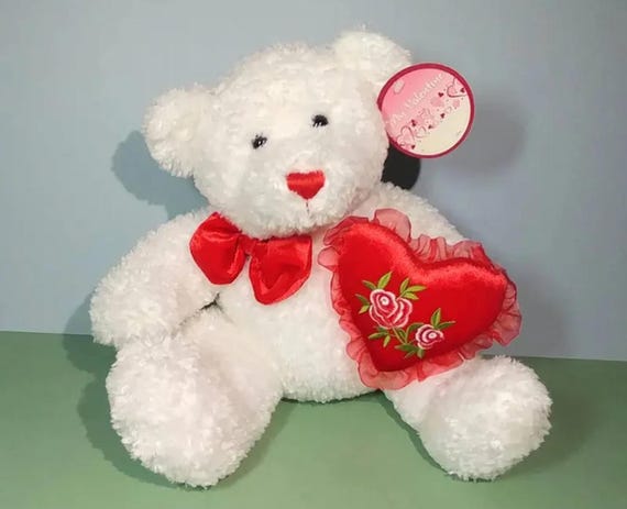 Yuragim Orsacchiotto di San Valentino, orsacchiotto di peluche, orsacchiotto di peluche con cuore, rosso, 23 cm, giocattolo decorativo, per la camera dei bambini, ragazza