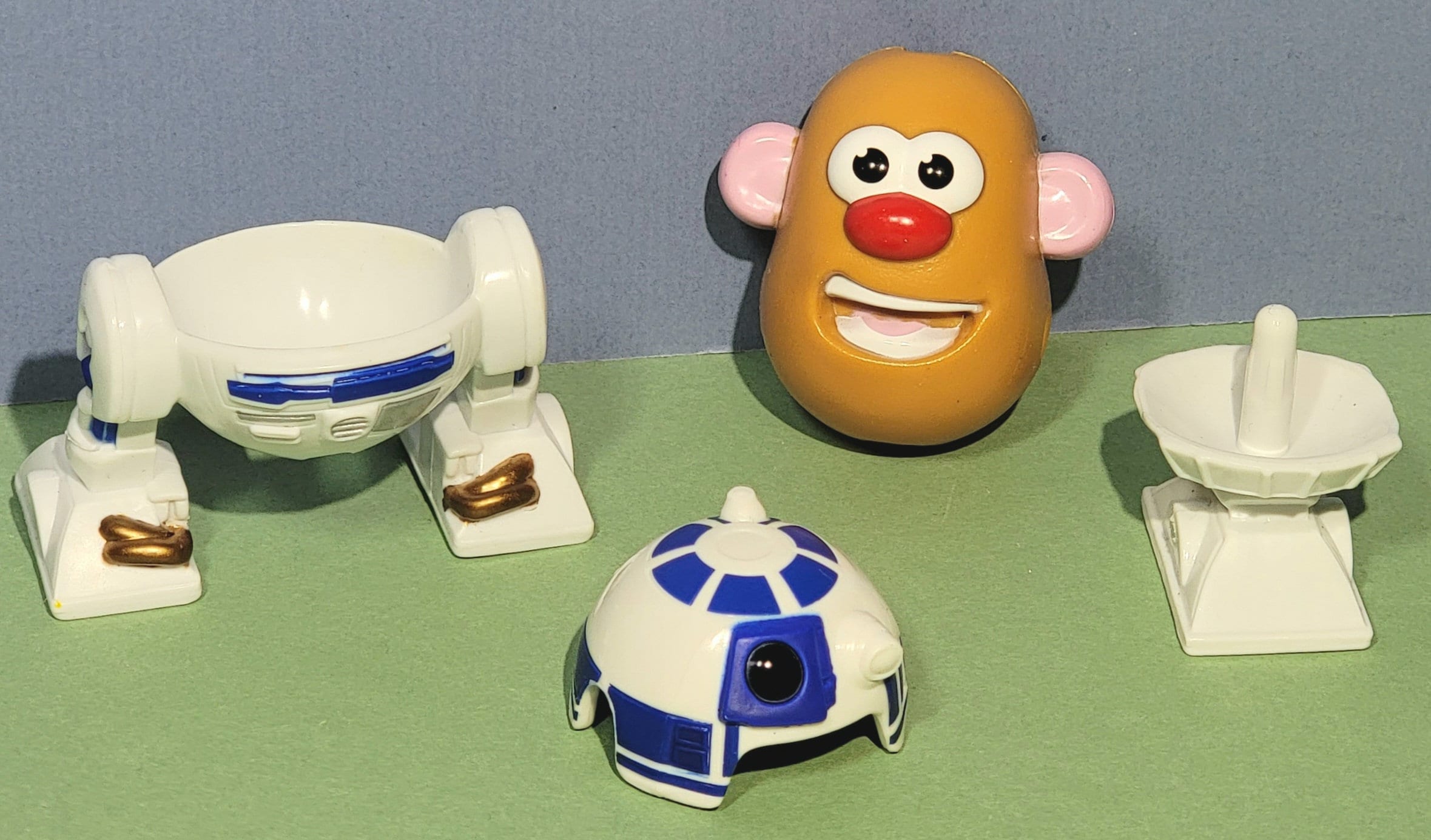 3hx3 5/8W, R2-D2 Mini Mr. Potato Head Toy (c) LFL 2015 Hasbro