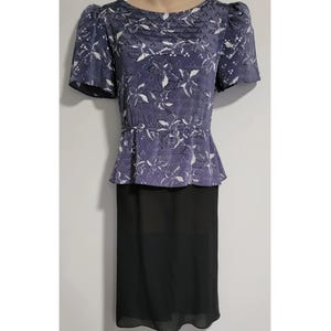 1990s Peplum Bust 38 Dress w/Short Sleeves, Crew Pullover Neckline, Abstract Flower Print Top, Black Back Slit Skirt, Knee Length Polyester