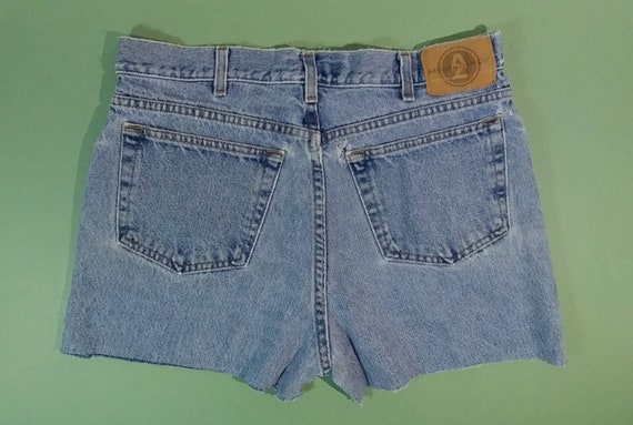 1990s High Waist 34 Rise 12 Inseam 2.5 