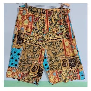 32-38 "Elastische Taille 36" Lange Shorts, Schrittlänge 16, Rise 17, mehrfarbiger Polyester abstrakter Druck, Boho Frühling Sommer Herbst Boho Rock Stil