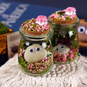 Juego de botellas de vidrio de colores Rocky Pet: adorable accesorio de escritorio para llevar en el bolso, con tarjeta de adopción, decoración antiestrés.