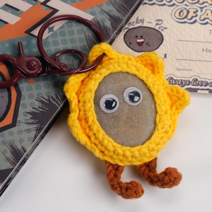 Llavero de mascota con diseño de girasol de Rocky Pet, de piedra, adorable para llevar en el escritorio o como compañero de viaje, tarjeta de adopción, regalo para aliviar el estrés.