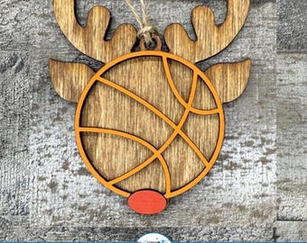 Adorno de reno jugando al baloncesto SVG / Archivo de corte navideño deportivo (descarga digital)