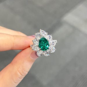 1.8 Carat Vintage Lab Created Emerald Engagement Ring,Art Deco Nature Inspired Leaf Wedding Ring,14K Gold Engagement Ring,Emerald Ring