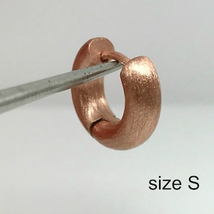 Rose gold earrings, huggie hoop earrings, small hoop earrings, pink gold earrings, rounded edge earrings, cartilage earrings, E115MR Small