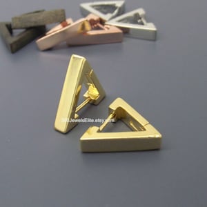 Gouden driehoek Huggie hoepel oorbellen voor mannen - kleine hoepel oorbellen voor jongens - kraakbeen piercing - bovenste oorlel hoepel - klein formaat E234SY