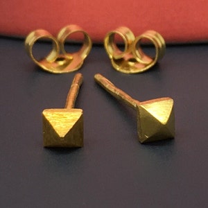 Stud earrings - men&#39;s stud earrings - pyramid stud earrings - yellow gold plated studs - 3mm stud earrings - cartilage earring - Small E310Y