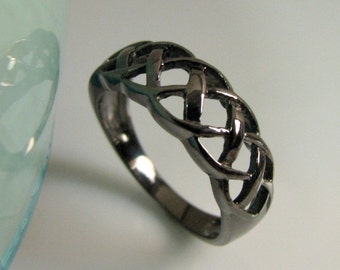Irish celtic knot ring - black gold Irish ring, trinity knot ring, knotted celtic ring, sterling silver ring, unique wedding band