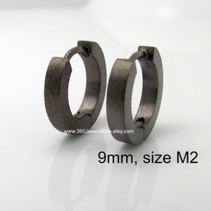 Oorringen voor heren, herenoorbellen, moderne slanke zwart vergulde oorringen, kraakbeenoorbel, helixoorbel, 9 mm huggie-oorbellen E140MB