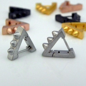 Herrörhängen, industriella tornspikade triangelörhängen, broskörhänge, helixörhänge, tragusörhänge, helixörhänge, E232MW