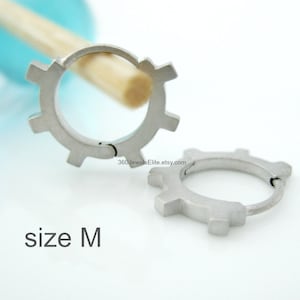Herren Creolen, industrielle Steampunk Zahnrad Creolen für Männer, Silber Creolen, Herren Ohrringe Creolen, Zahnrad Creolen, E134MW