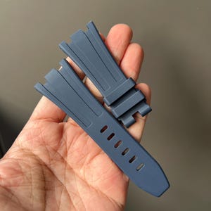 Rubber strap for Ap models. 42mm rubber strap for offshore Audemars Piguet offshore watch models. Ap offshore rubber strap image 5
