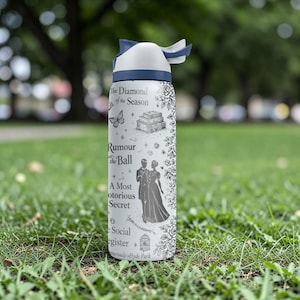 K&ouml;nnte beinhalten: Ein Set aus drei Keramikbechern mit gesprenkelter, matter Oberfl&auml;che. Jeder Becher hat eine andere Farbe: hellblau, cremefarben und grau. Die Becher haben ein schlichtes, modernes Design und einen bequemen Griff.