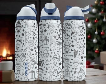 Puede incluir: Tres botellas de agua Owala blancas con tapa y asa azul oscuro, con un patrón repetitivo de líneas negras de elfos, cajas de regalo, corazones y estrellas. El nombre de la marca Owala está impreso verticalmente en azul oscuro.