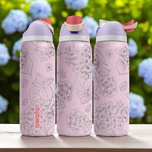 Gravierter Hortensien-Trinkbecher – Rosa Owala-Flasche mit Blumenmuster – Lasergeätzter Wasserbecher – Elegantes Geschenk – 473 ml, 710 ml, 946 ml, 1184 ml