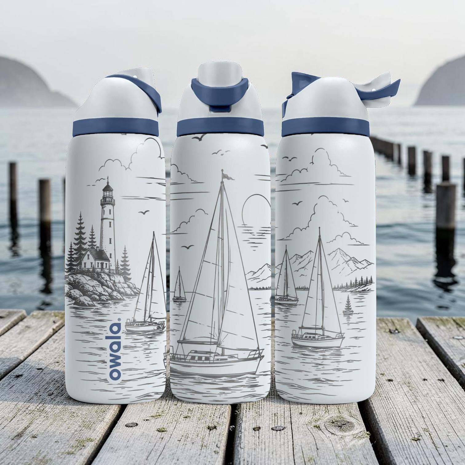 Billlie 直筆 サイン入り ウォーター ボトル Owala Freesip Laser Engraved Sailboat and Lighthouse Design Water