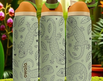 Engraved Gecko Water Bottle – Jungle Lizard Owala Tumbler with Leaves and Hearts – 16oz 24oz 32oz 40oz Reptile Gift for Her or Him