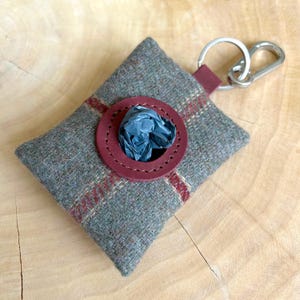 Hundetaschenspender aus Harris Tweed WATSON | Kotbeutelspender | Bag Dispenser | Pool Tasche | Gassitäschchen | Hundehalter Geschenk