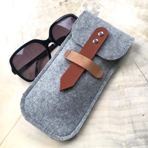 Brillenetui ALEX aus Wollfilz und Leder. Viele Farbkombinationen