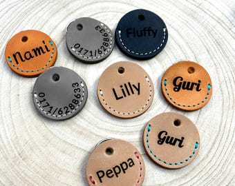 Hundemarke MIA | 4 cm ∅ | Personalisiert | Leder-Etui | Tassomarke Etui | Inklusive Prägung/Name | Hundemarke Tasche