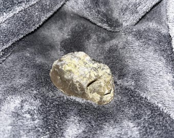 UV Reactive chalcedony