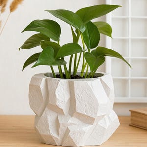 Maceta geométrica de piedra, maceta de piedra de baja poligonalidad
