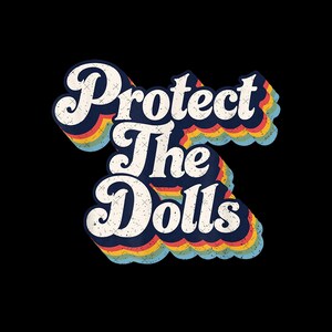 Protect The Dolls – Proud Trans Ally LGBTQ-ondersteuning png, krachtig statementontwerp png, gedurfde meidengroep png, vrouwelijke kracht