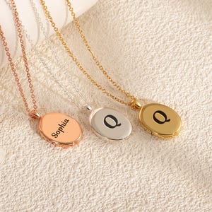 Locket Necklace with Photo,Engraved Oval Necklace,Photo Necklace in Gold,Memorial Jewelry,Anniversary Gift, Mom Gift,Mothers Day Gift