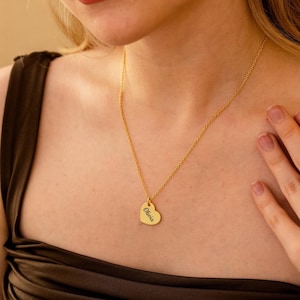 Collar personalizado en forma de corazón, collar con etiqueta en forma de corazón para mamá, collar con letras personalizadas, collar grabado de doble cara, para amigos