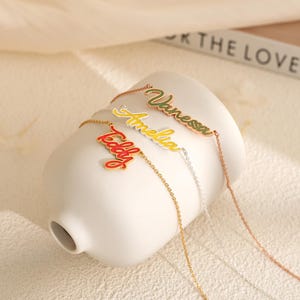 Collar con nombre personalizado y colorido, collar con varias letras, collar infantil colorido, collar llamativo con esmalte; regalo de cumpleaños, Día del Maestro